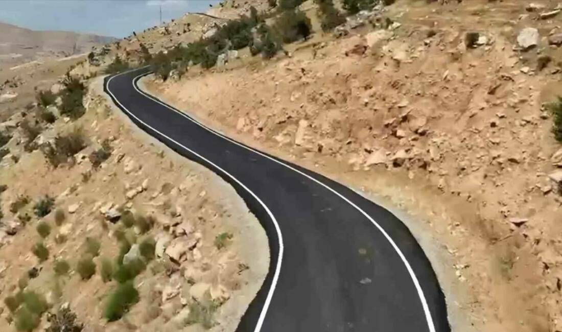 Siirt Valisi Dr. Kemal Kızılkaya, il genelinde yapılan yol çalışmaları