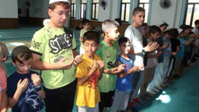 Siirt’te Hacı Fethi Serin Camiinde yaz Kur’an kursuna katılan öğrenciler,
