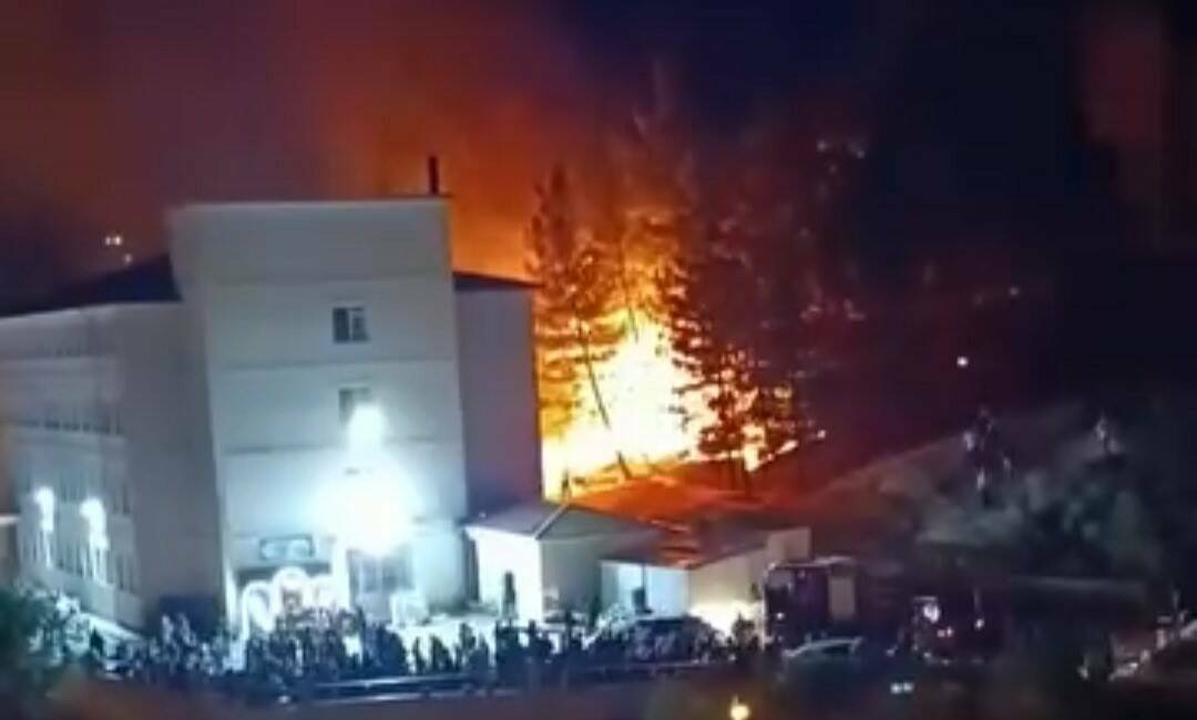 Baykan ilçesinde düzenlenen düğün sonrası atılan havai fişeklerin sebep olduğu