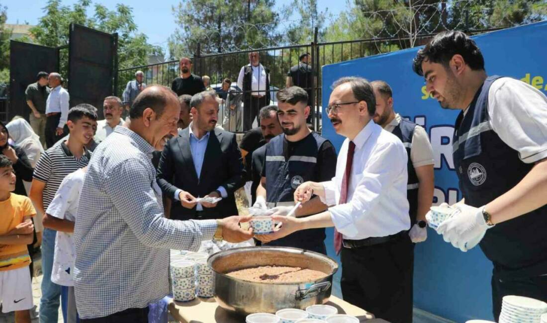 Siirt Valisi Dr. Kemal Kızılkaya, Dumlupınar Mahallesi'nde düzenlenen Mahalle Buluşmaları'nda