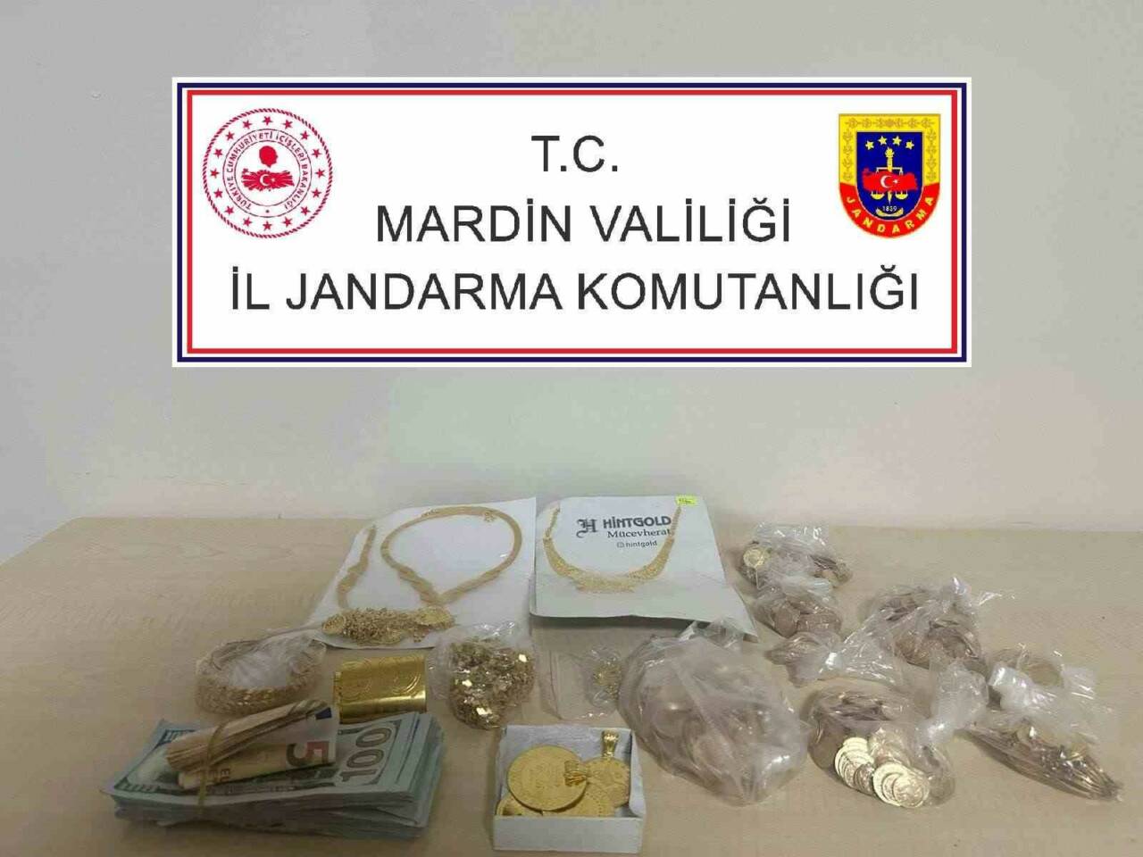 Şırnak’ın Güçlükonak ilçesinde altın sevkiyatı ile uğraşan 2 şahıs, Mardin’de