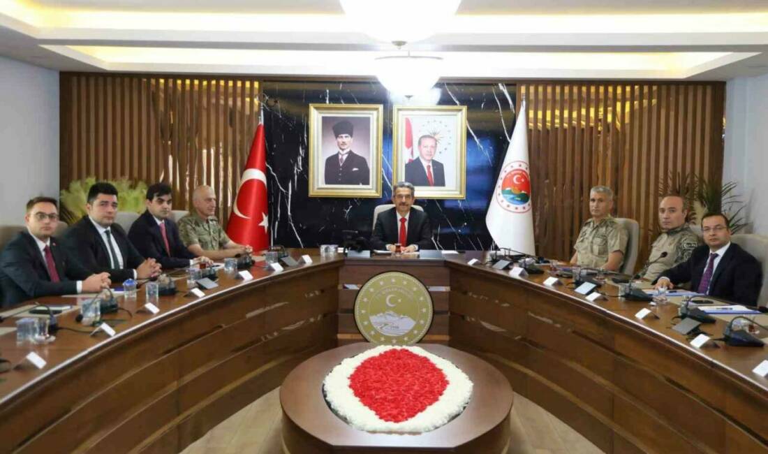 Şırnak Valisi Birol Ekici yönetiminde genişletilmiş bir il güvenlik ve