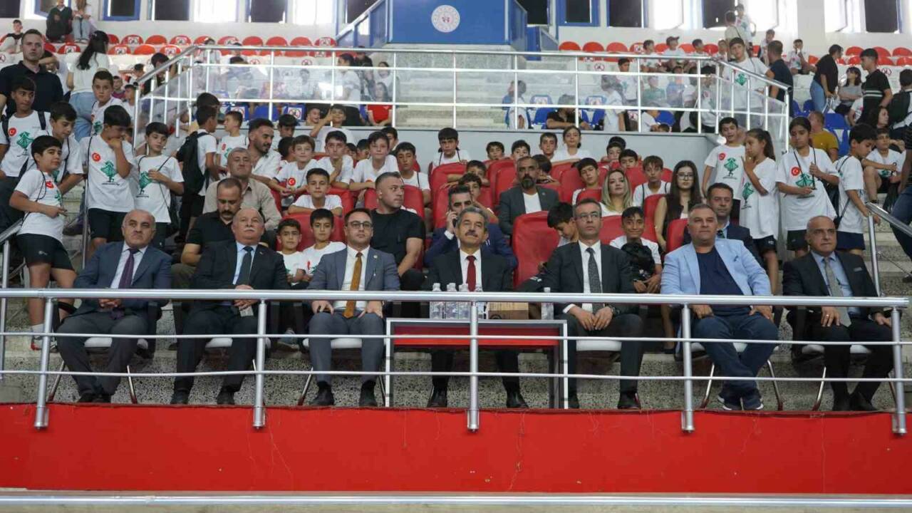 Şırnak’ta Gençlik ve Spor Bakanlığı koordinesinde hayata geçirilen GSB Spor