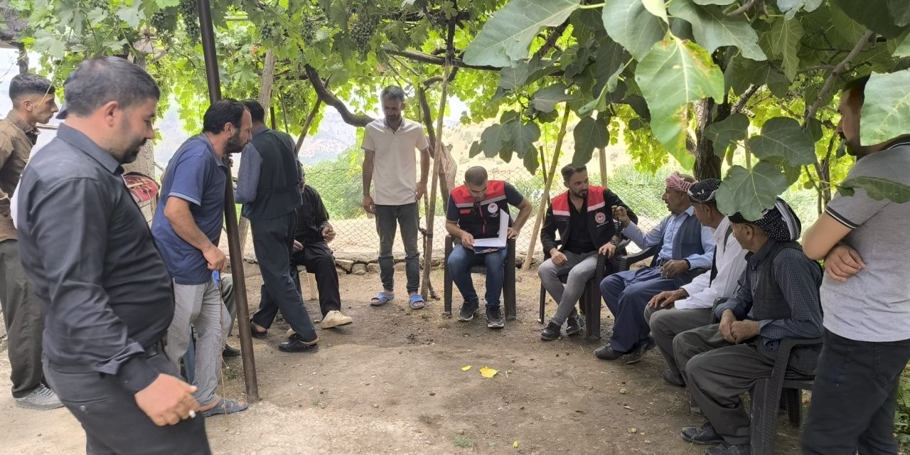 Şırnak İl Tarım ve Orman Müdürlüğü ekipleri, Güneyçam köyünde üreticilere