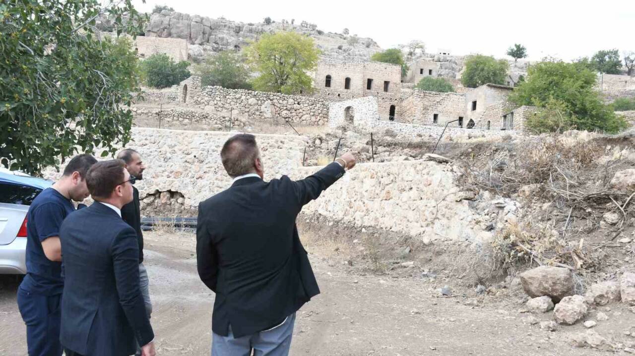 Şırnak Valiliği, tarihi özelliklere sahip Mağara Köyü'nü turizme açma çalışmalarını