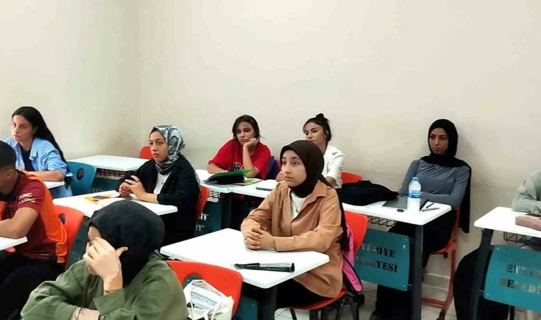 Şanlıurfa’nın Eyyübiye ilçesinde bulunan Süleymanşah Gençlik Merkezi'nde üniversite hazırlık kursları