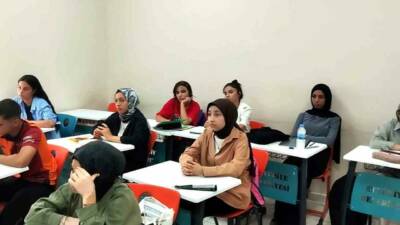 Şanlıurfa’nın Eyyübiye ilçesinde bulunan Süleymanşah Gençlik Merkezi'nde üniversite hazırlık kursları