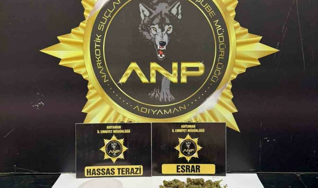 Adıyaman’da polis ekiplerince durumundan şüphelenilerek durdurulan araçta uyuşturucu ele geçirildi.