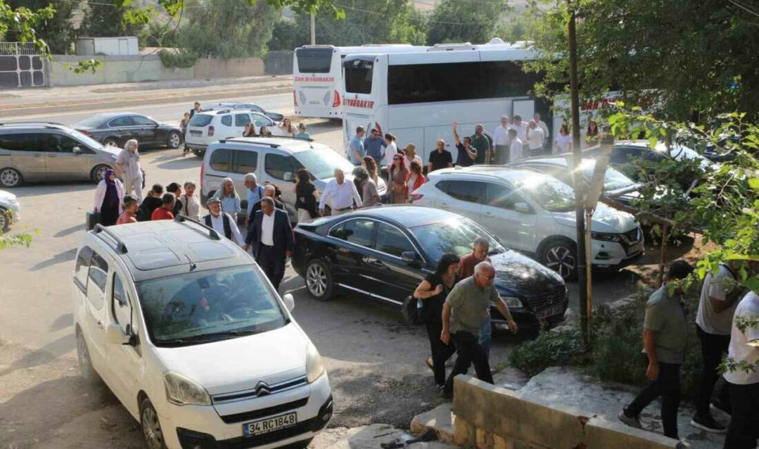PKK terör örgütünün silah bırakacağı programı takip etmek için Diyarbakır'dan