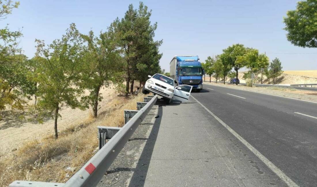 Şanlıurfa - Diyarbakır kara yolunda meydana gelen trafik kazasında, tırın
