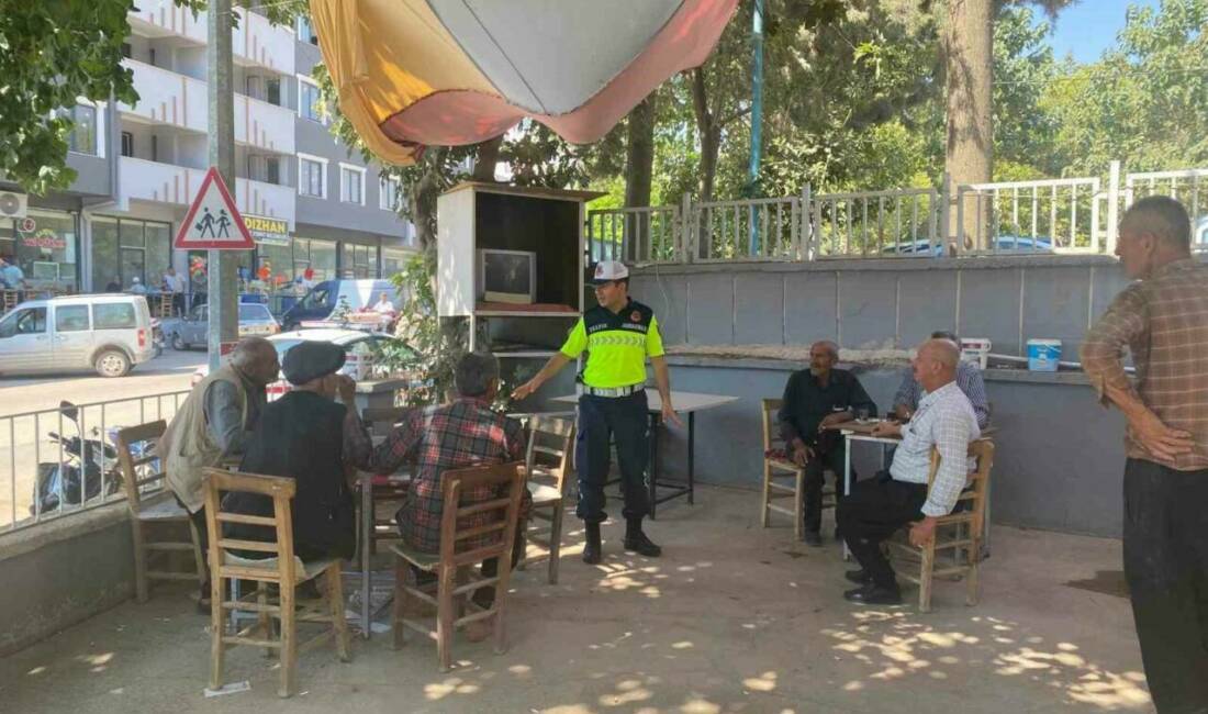 Gaziantep'te Jandarma ekipleri, traktör sürücülerine sarı ikaz lambası kullanma ve