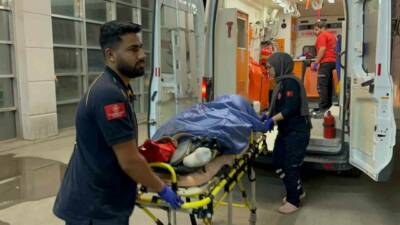 Adıyaman'ın Paşamezra Köyü'nde geri geri giden traktörün çarptığı demir kapının