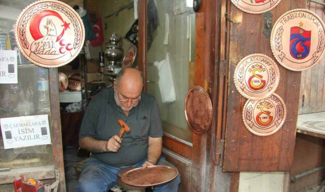 Gaziantep'te uzun yıllardır bakırcılık mesleğini sürdüren 65 yaşındaki Yusuf Büyükçapa,