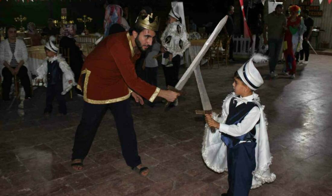Siirt'te düzenlenen Geleneksel Sünnet Şöleni'nde 26 çocuk sünnet oldu. Renkli