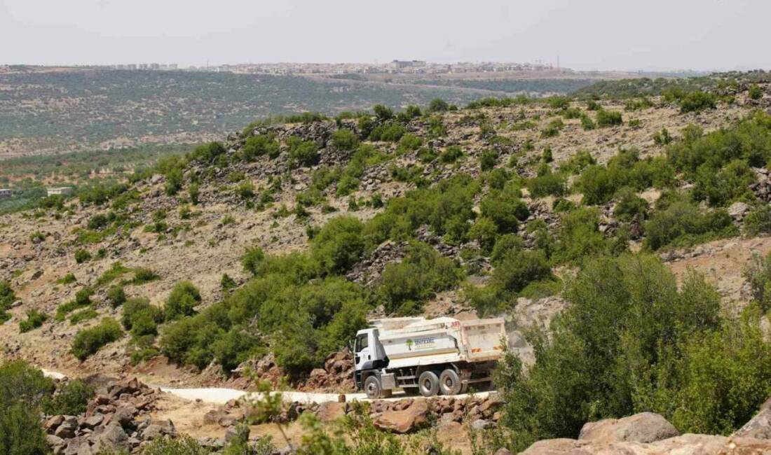Şehitkamil Belediye Başkanı Umut Yılmaz, kırsal mahallelerde arazi yolu açma