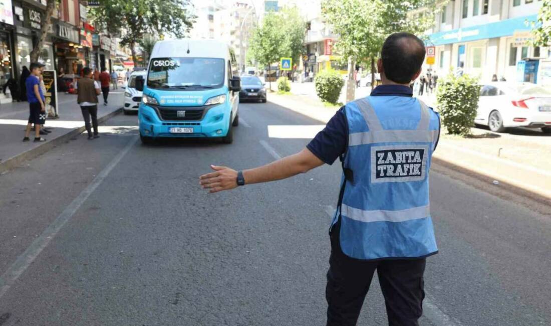 Diyarbakır Büyükşehir Belediyesi Zabıta Daire Başkanlığı, toplu taşıma denetimlerini önemseyerek