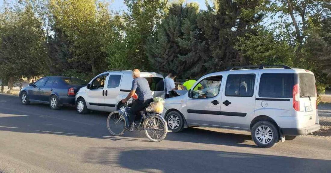 Adıyaman'da meydana gelen zincirleme trafik kazasında 1 kişi yaralandı. Kazada