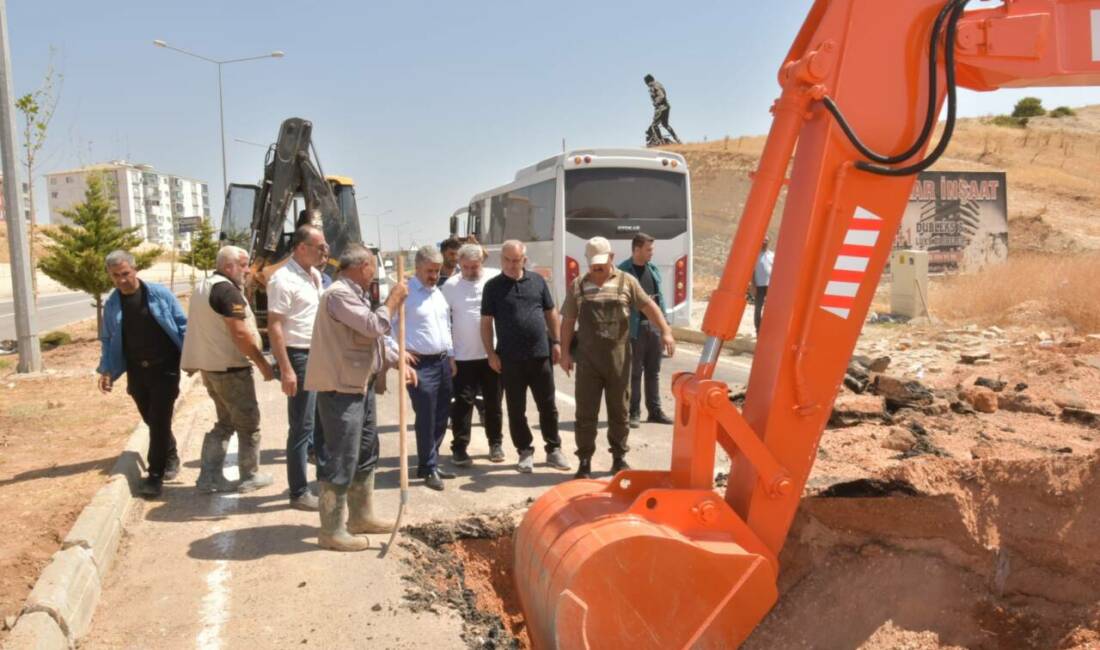 Besni Belediye Başkanı Reşit Alkan, 15 Temmuz Şehitler Mahallesi’nde meydana
