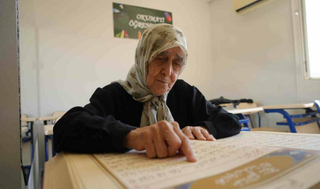 87 yaşındaki Fadile Tılfarlıgil, Gaziantep'te Yaşlı Koordinasyon ve Eğitim Merkezi'nde