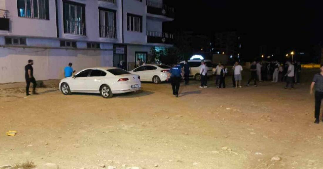 Kahta ilçesinde iki grup arasındaki tartışma baltalı ve sopalı kavgaya