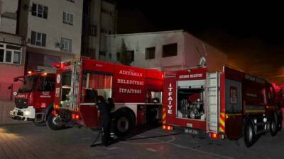 Adıyaman’da Eskisaray Mahallesi'nde bulunan bir binada çıkan yangın, korku dolu