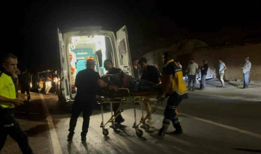 Besni ilçesinde meydana gelen trafik kazasında, iki otomobil çarpıştı ve