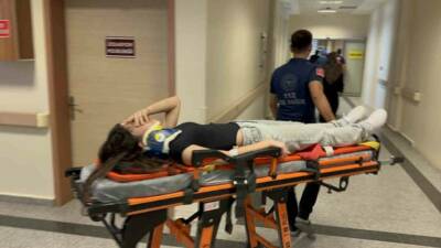 Adıyaman'da Karapınar Mahallesi'nde meydana gelen trafik kazasında, bir yolcu minibüsü