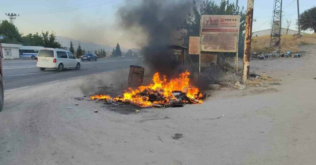 Adıyaman'ın Gölbaşı ilçesinde yol kenarında çıkan yangın, Gölbaşı Belediyesi İtfaiye