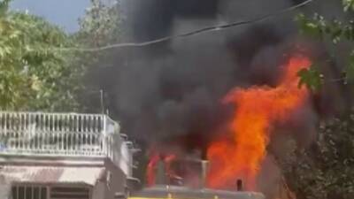 Adıyaman'ın Karapınar Mahallesi'nde altyapı çalışması sırasında bir iş makinesi alev