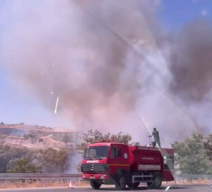 Adıyaman'da meydana gelen anız yangını, Hasancık Köyü yakınlarında bulunan meyve