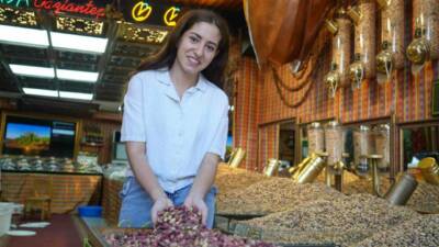 Gaziantep'te bu yıl Antep fıstığı hasadı düşük verimle gerçekleşti. Fiyatlar