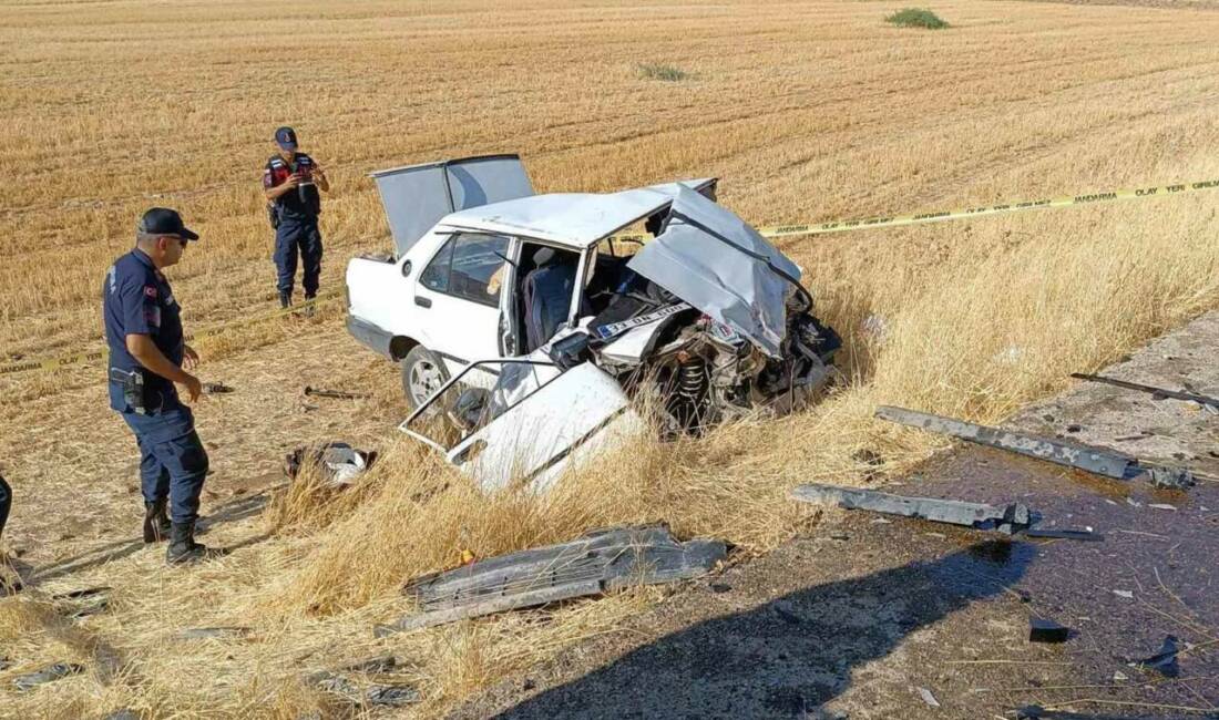 Gaziantep'in Araban ilçesine bağlı Aşağı Yufkalı Mahallesi'nde traktör ile otomobilin