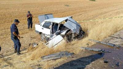 Gaziantep'in Araban ilçesine bağlı Aşağı Yufkalı Mahallesi'nde traktör ile otomobilin