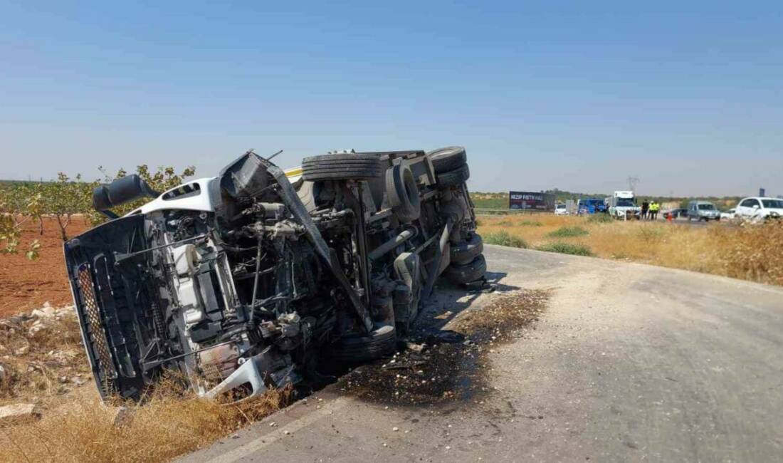 Gaziantep Nizip Devlet Hastanesi girişi kavşağında meydana gelen trafik kazasında