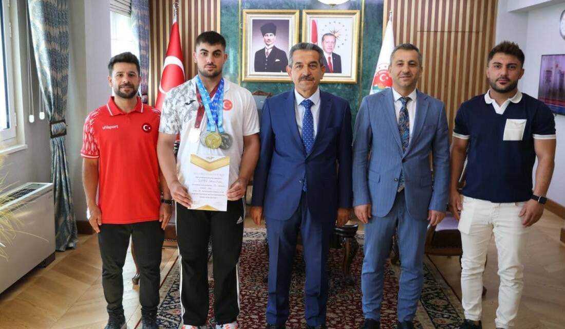Avrupa Halter Şampiyonası’nda Avrupa rekoru kıran ve Türkiye şampiyonalarında 3