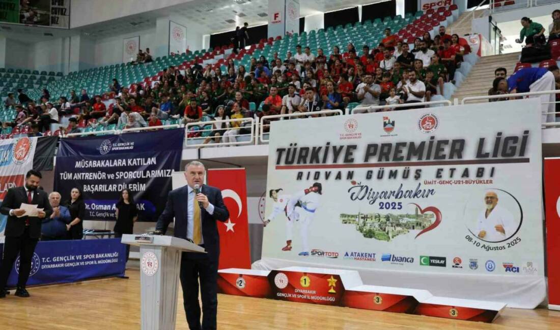 Gençlik ve Spor Bakanı Osman Aşkın Bak, Diyarbakır'a spor yatırımlarının