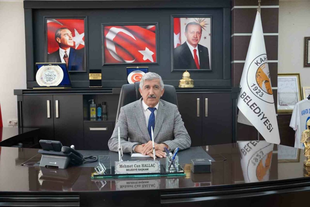 Kahta Belediye Başkanı Mehmet Can Hallaç, 30 Ağustos Zafer Bayramı