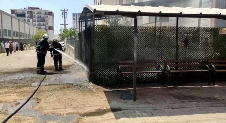 Batman'ın Bayındır Mahallesi'nde jeneratörde çıkan yangın itfaiye ekipleri tarafından kontrol