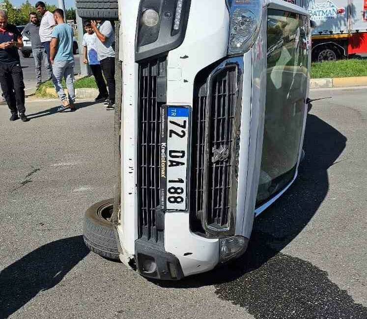 Batman’ın Pazaryeri Mahallesi'nde meydana gelen trafik kazasında 72 DA 188