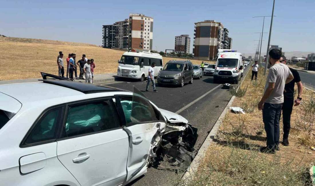 Batman-Hasankeyf kara yolunda meydana gelen zincirleme trafik kazasında 2 kişi