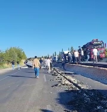 Adıyaman'da meydana gelen trafik kazasında, bir araç takla atarak durdu