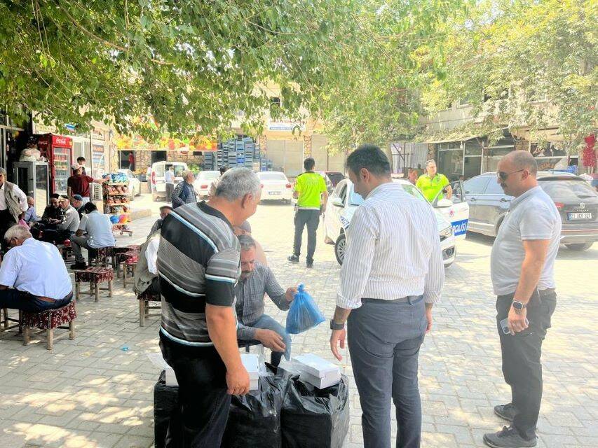 Dicle İlçe Kaymakamı Mustafa Atış ve İlçe Emniyet Amiri Başkomiser
