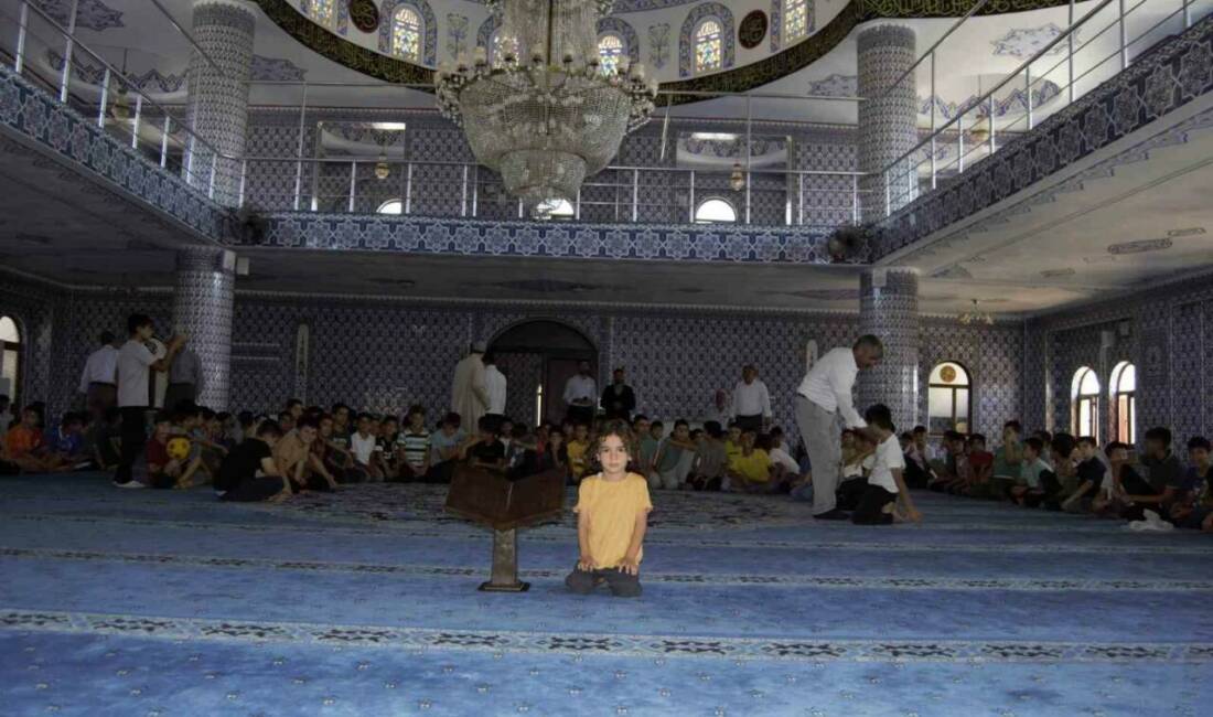 Dicle ilçesinde yaz Kur'an kurslarının kapanış programı Yeni Cami'de gerçekleştirildi.