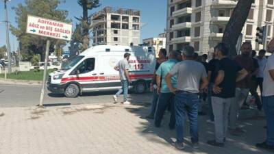 Adıyaman'da bir sürücü, direksiyon başında yemeye çalıştığı ekmek parçasının nefes