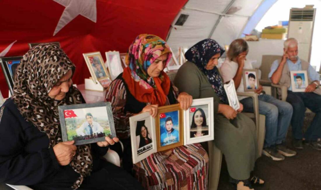 Diyarbakır anneleri 6 yıldır kesintisiz olarak evlat nöbeti tutmaktadır. Oğulları