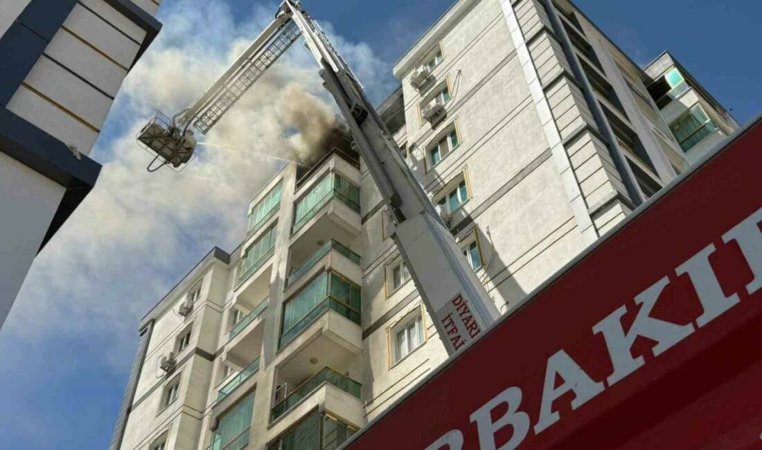 Diyarbakır'ın Bağlar ilçesinde 8 katlı bir apartmanın son katında çıkan