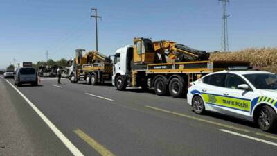 Bismil ilçesinde gübre yüklü bir tırın sürücüsünün kontrolünden çıkarak yol