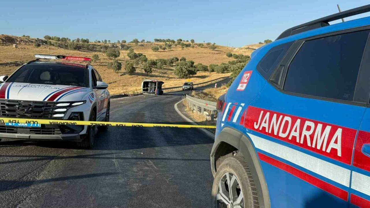 Diyarbakır'ın Eğil ilçesinde meydana gelen trafik kazasında sürücüsünün direksiyon hakimiyetini