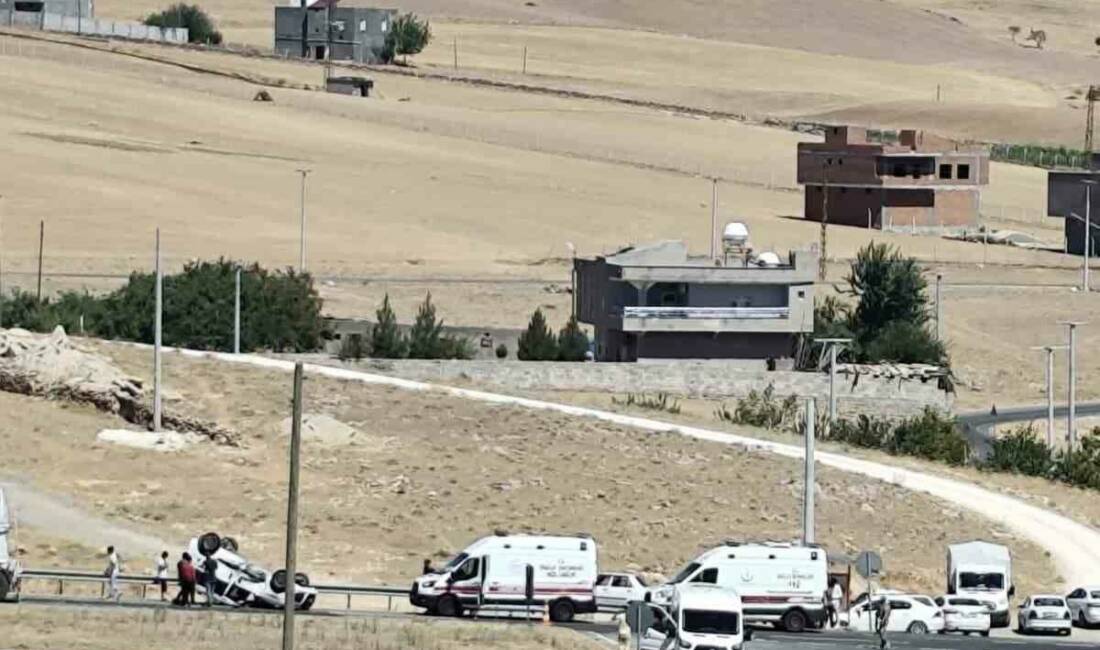Diyarbakır'ın Çınar ilçesinde meydana gelen trafik kazasında otomobilin takla atması