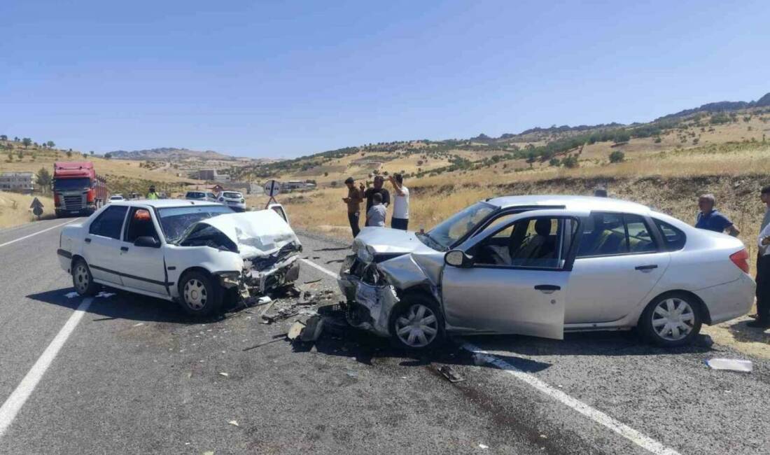 Diyarbakır'ın Çermik ilçesinde meydana gelen trafik kazasında iki otomobil kafa